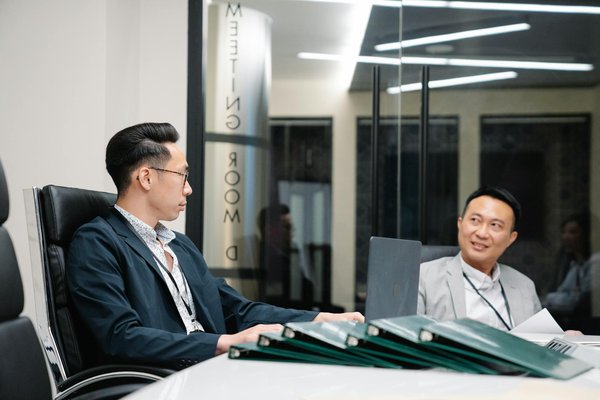 What are the differences between B2B and B2C marketing approaches in the UK?